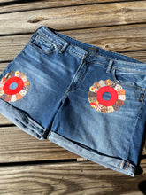 Load image into Gallery viewer, Donut flower Denim shorts size 22
