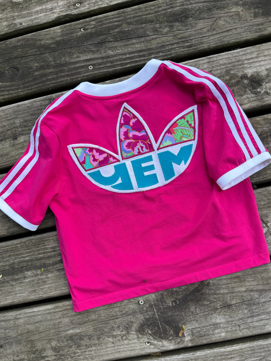 Adidas Croped V neck YEM Trey foil size medium