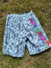 Load image into Gallery viewer, 32” Batik shorts (Copy)
