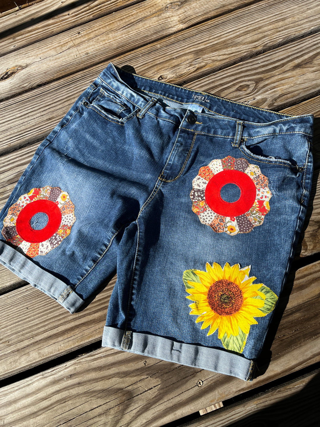 Donut Flower Denim shorts size 18